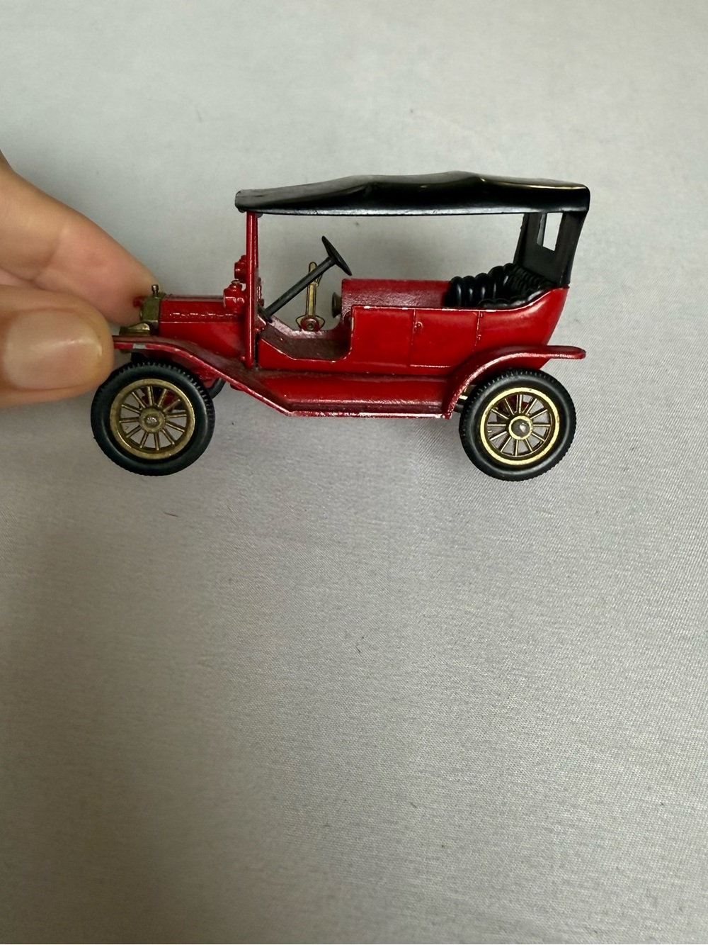 Corgi Models of Yesteryear 1911 Ford Model T Red/Black Roof Diecast 1:43